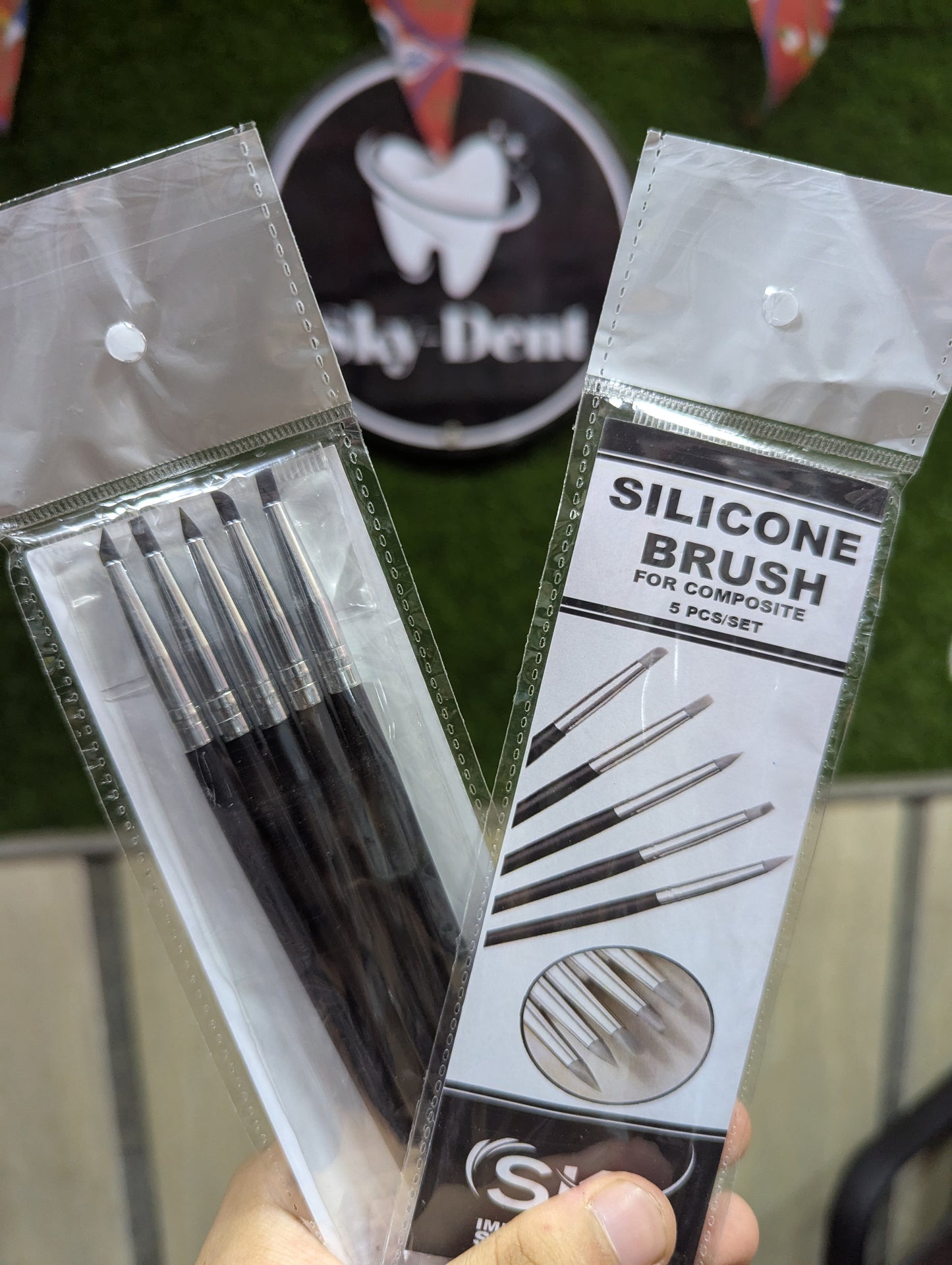 Silicone composite brush